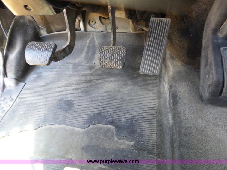 image for item L6357 1995 Freightliner FL70 truck cab and chassis