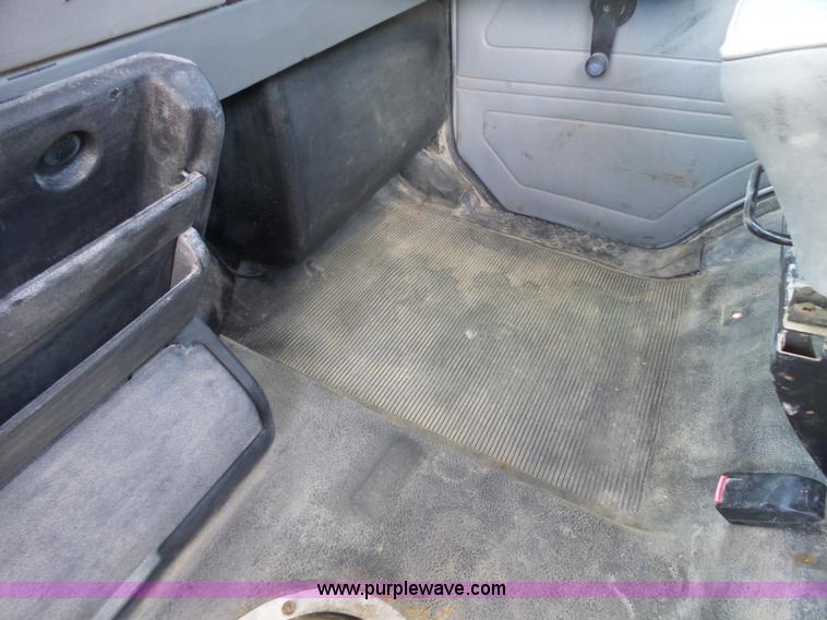 image for item L6357 1995 Freightliner FL70 truck cab and chassis