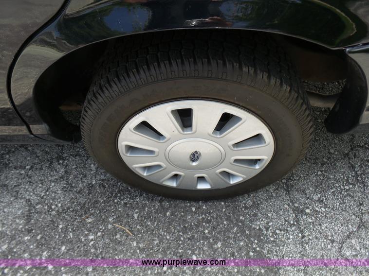 image for item L7051 2011 Ford Crown Victoria Police Interceptor