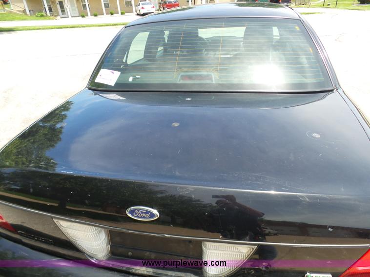 image for item L7051 2011 Ford Crown Victoria Police Interceptor