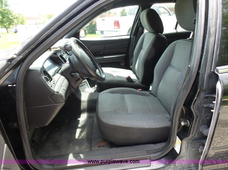 image for item L7051 2011 Ford Crown Victoria Police Interceptor