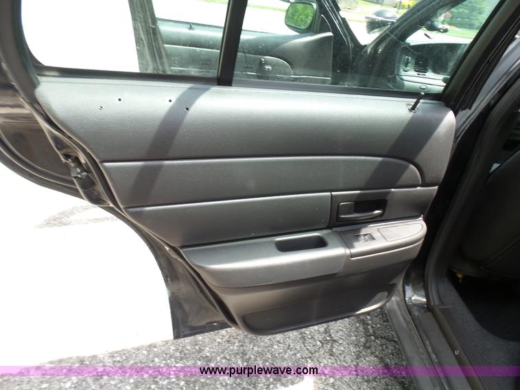 image for item L7051 2011 Ford Crown Victoria Police Interceptor