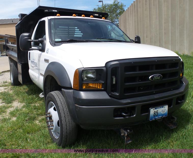 image for item L7065 2007 Ford F450 Super Duty XL dump flatbed truck