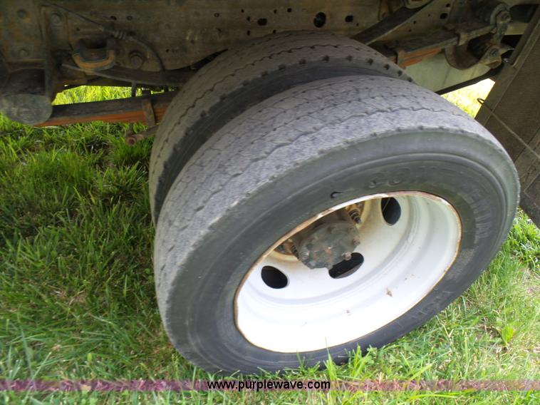 image for item L7065 2007 Ford F450 Super Duty XL dump flatbed truck