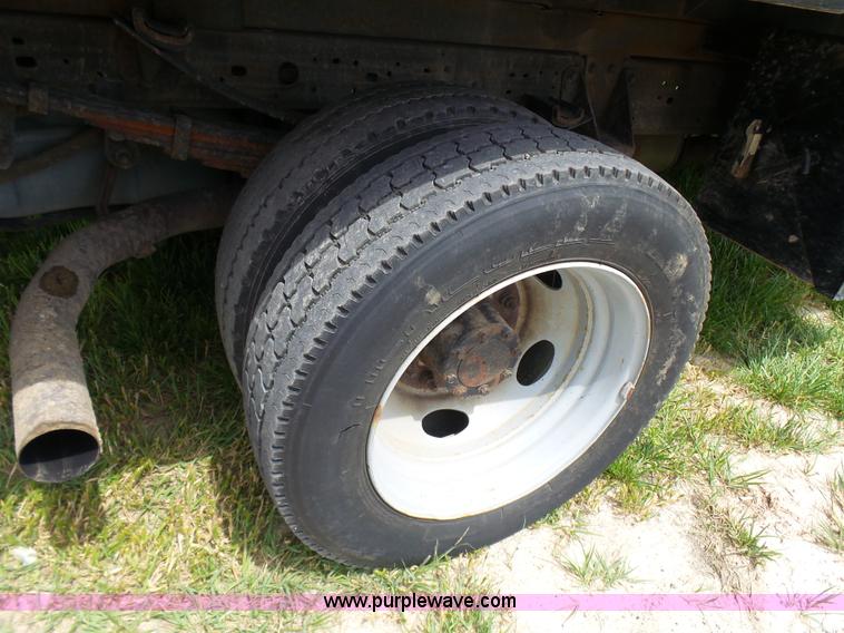 image for item L7065 2007 Ford F450 Super Duty XL dump flatbed truck