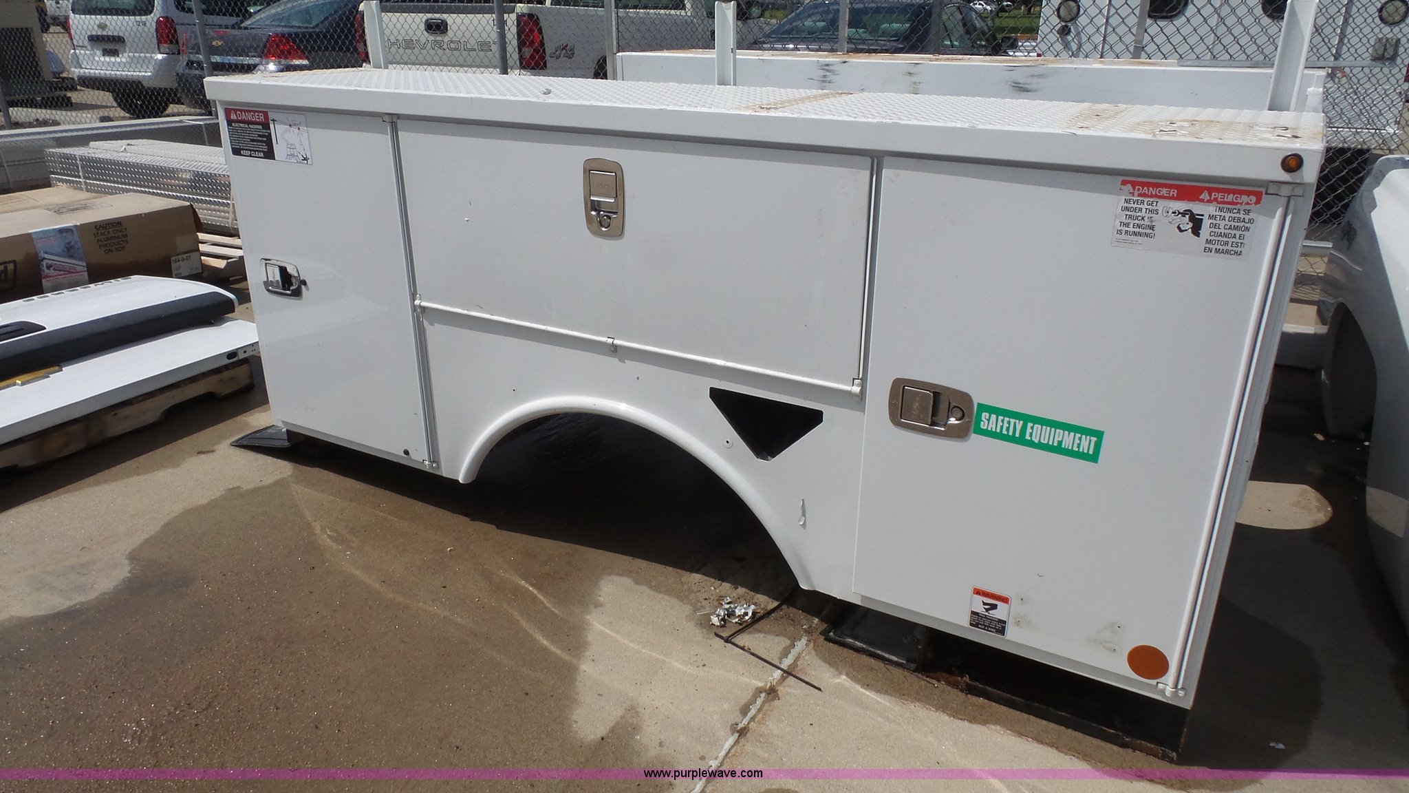 Altec utility bed in Topeka, KS | Item BV9537 sold | Purple Wave