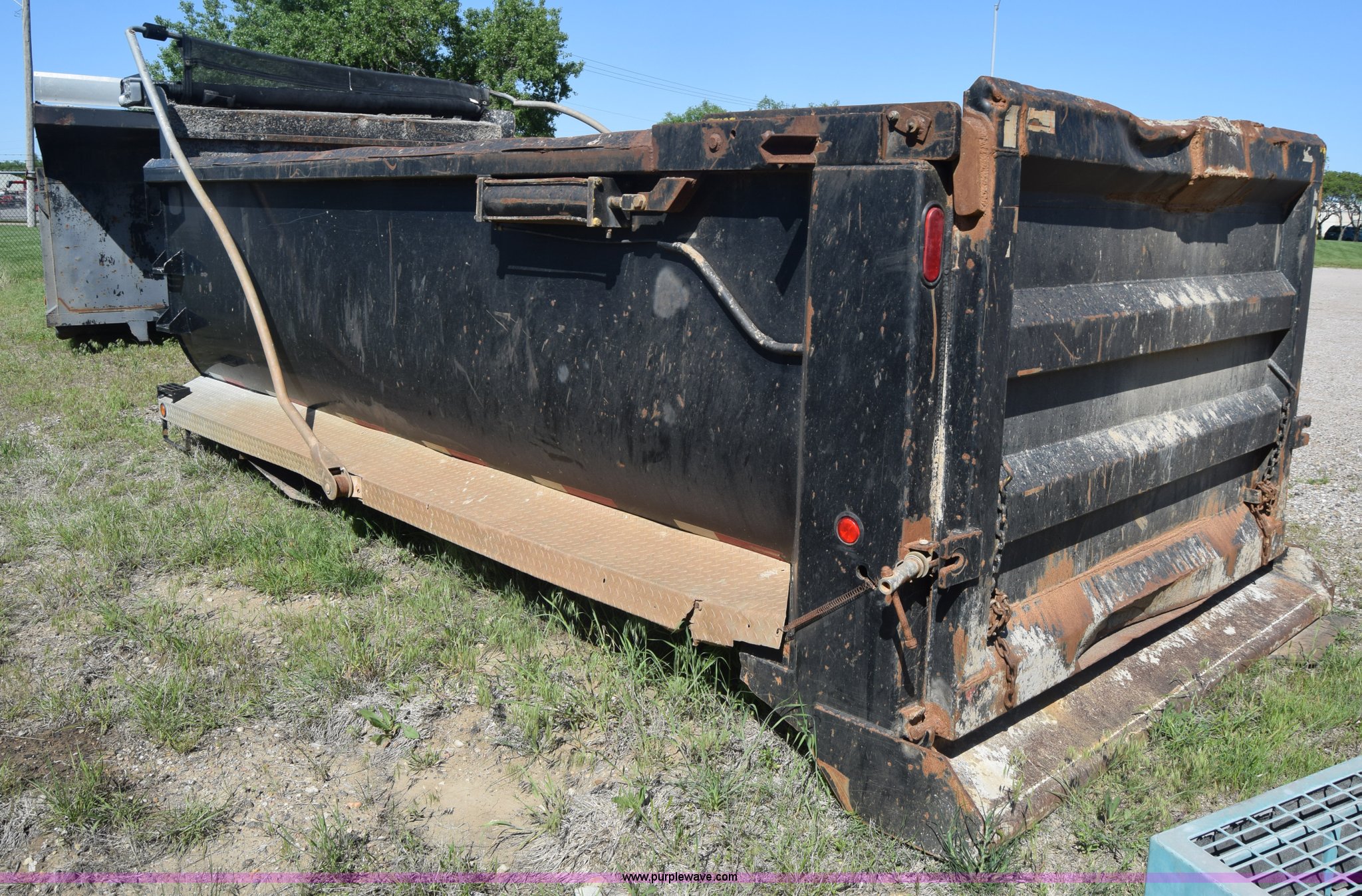 Ox Bodies dump bed in Wichita, KS Item K6666 sold Purple Wave
