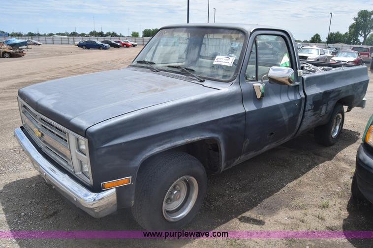 image for item K6546 1985 Chevrolet 10 pickup truck