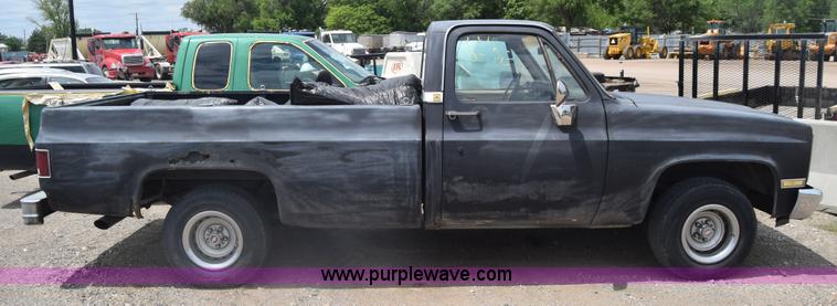 image for item K6546 1985 Chevrolet 10 pickup truck