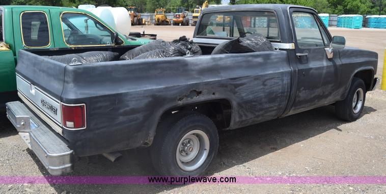 image for item K6546 1985 Chevrolet 10 pickup truck