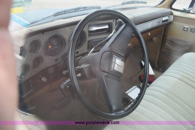 image for item K6546 1985 Chevrolet 10 pickup truck