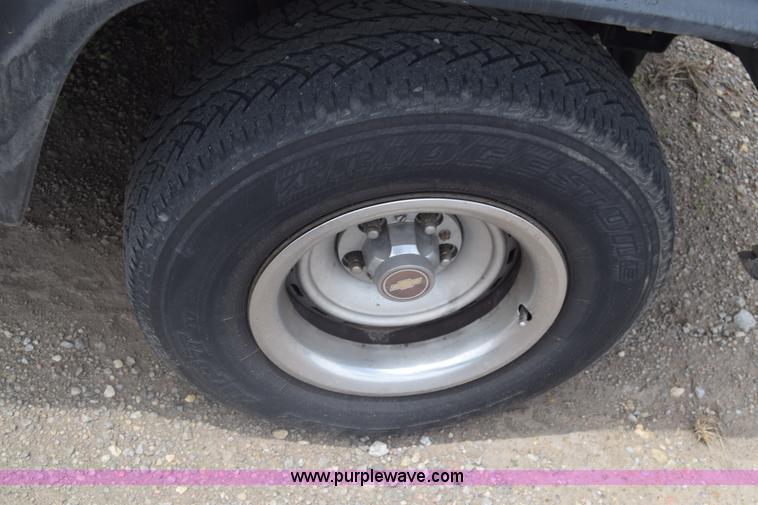 image for item K6546 1985 Chevrolet 10 pickup truck