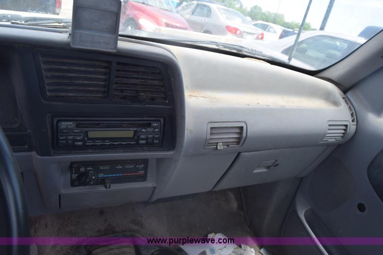 image for item K6550 1993 Ford Ranger pickup truck