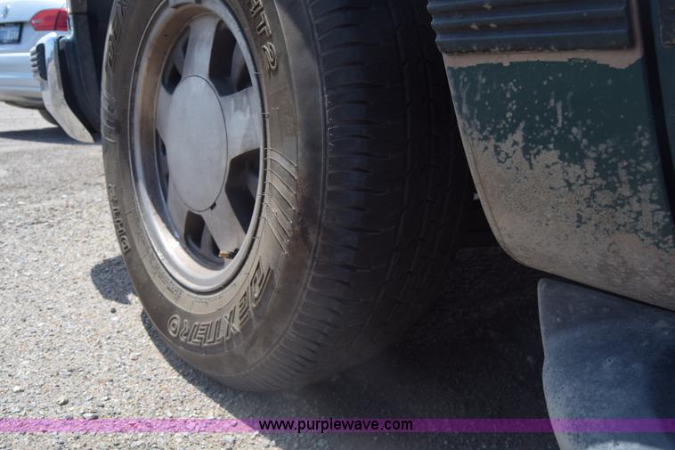 image for item K6551 1997 Chevrolet Tahoe SUV