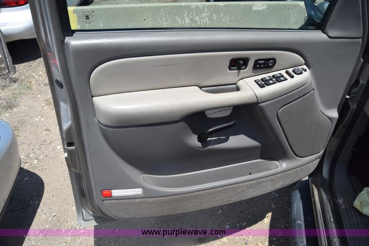 image for item K6553 2000 Chevrolet Suburban K1500 SUV