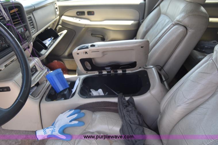 image for item K6553 2000 Chevrolet Suburban K1500 SUV