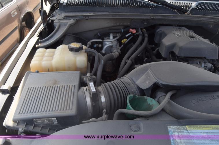 image for item K6553 2000 Chevrolet Suburban K1500 SUV