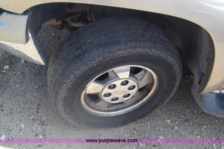 image for item K6553 2000 Chevrolet Suburban K1500 SUV