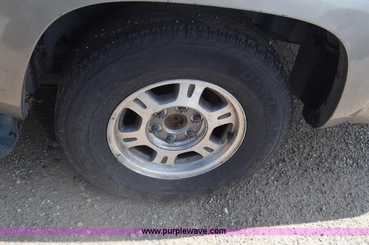 image for item K6553 2000 Chevrolet Suburban K1500 SUV