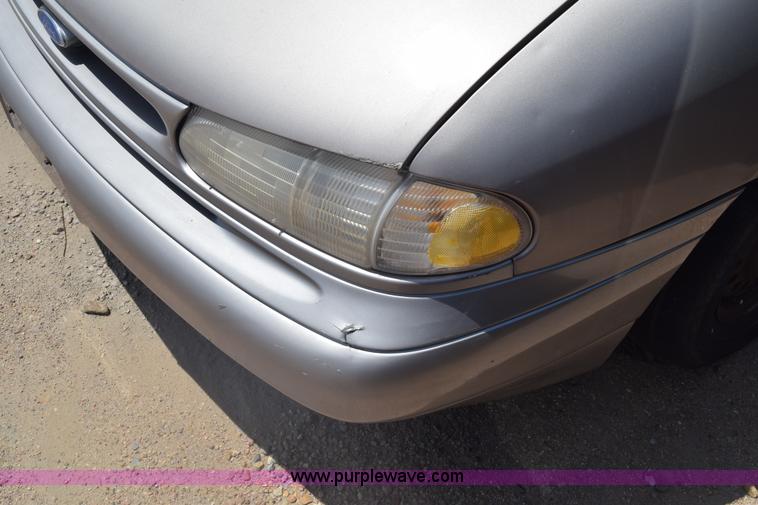 image for item K6557 1996 Ford Windstar van