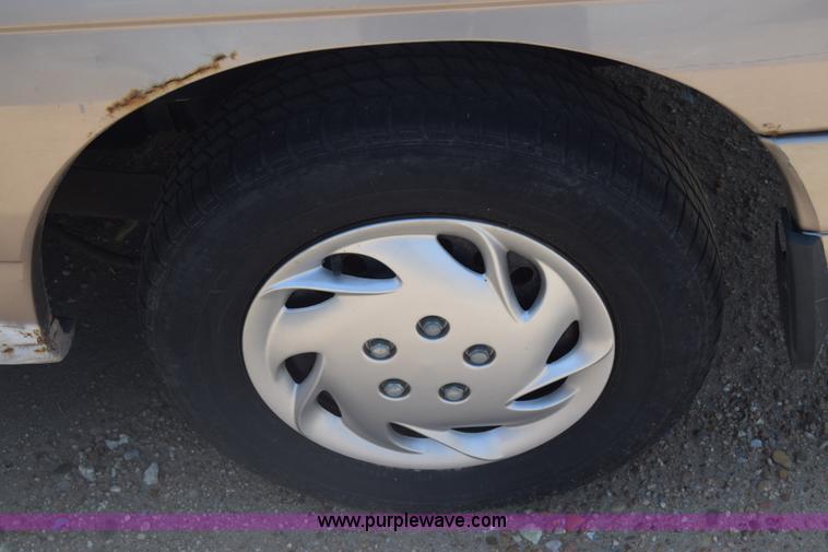 image for item K6557 1996 Ford Windstar van