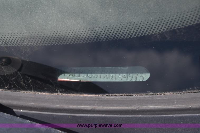 image for item K6561 1999 Ford Taurus