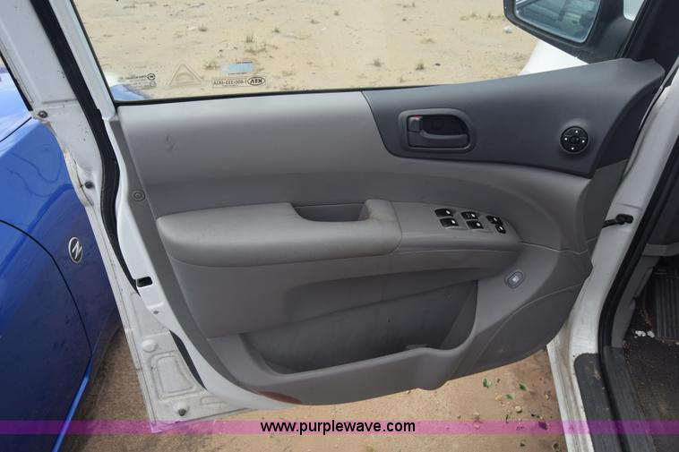 image for item K6563 2010 Kia Sedona