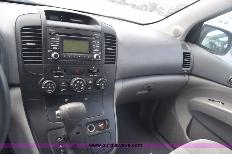 image for item K6563 2010 Kia Sedona