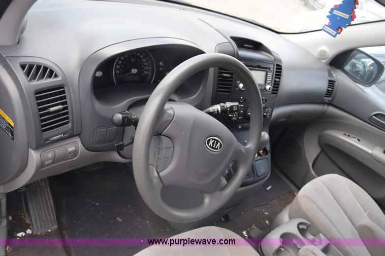 image for item K6563 2010 Kia Sedona