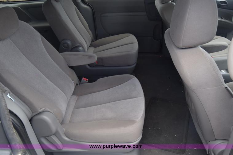 image for item K6563 2010 Kia Sedona