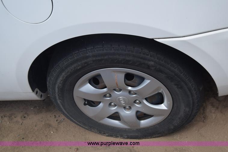 image for item K6563 2010 Kia Sedona