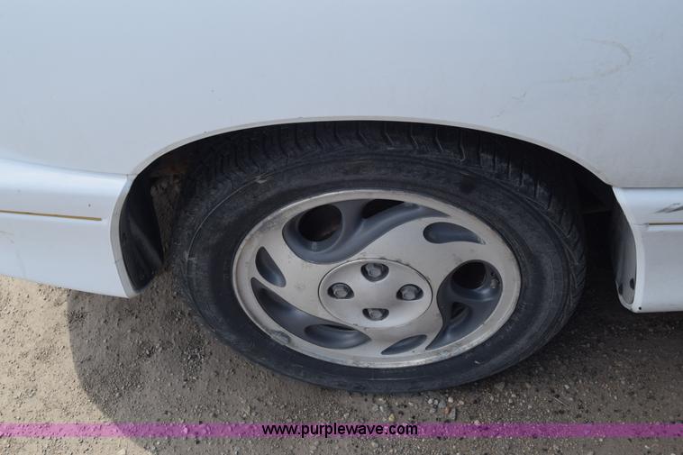 image for item K6692 1995 Saturn SC SC2