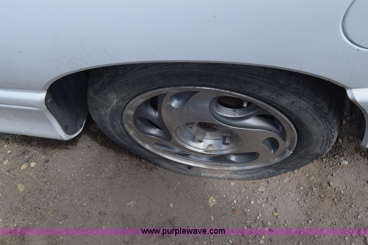 image for item K6692 1995 Saturn SC SC2