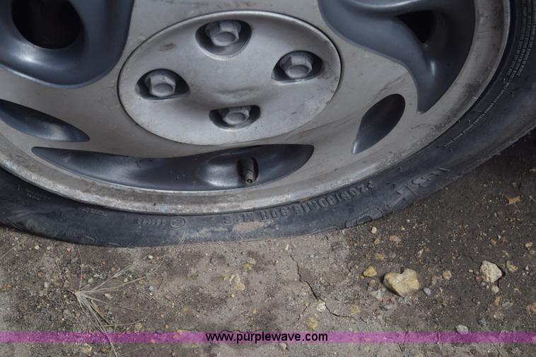 image for item K6692 1995 Saturn SC SC2