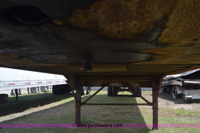 image for item K6693 1983 Miller dry van trailer