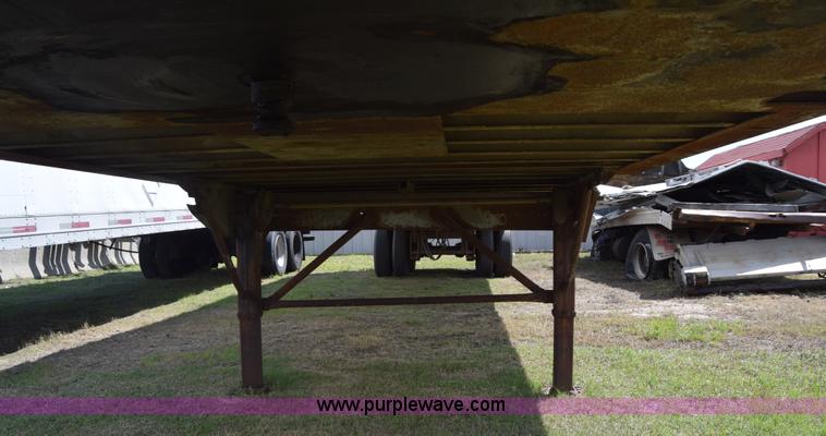 image for item K6693 1983 Miller dry van trailer