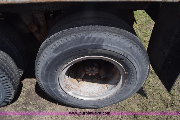 image for item K6693 1983 Miller dry van trailer