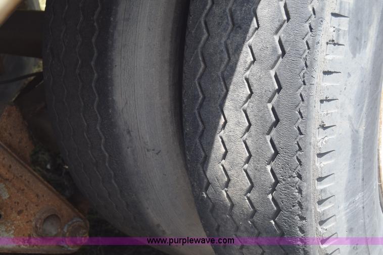 image for item K6693 1983 Miller dry van trailer