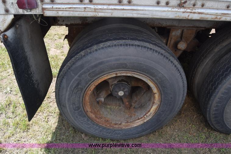 image for item K6693 1983 Miller dry van trailer