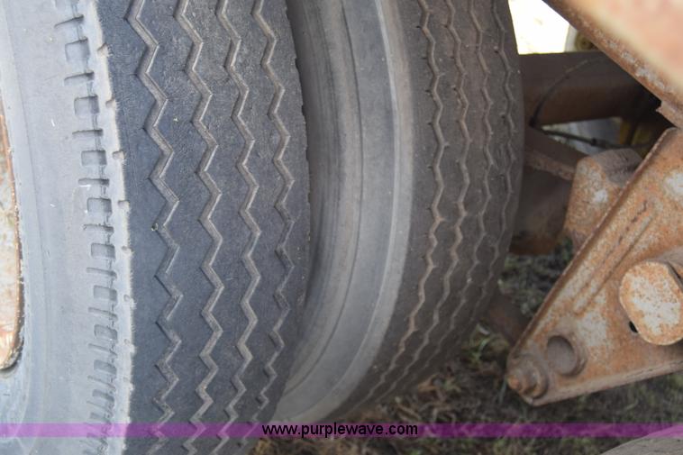 image for item K6693 1983 Miller dry van trailer