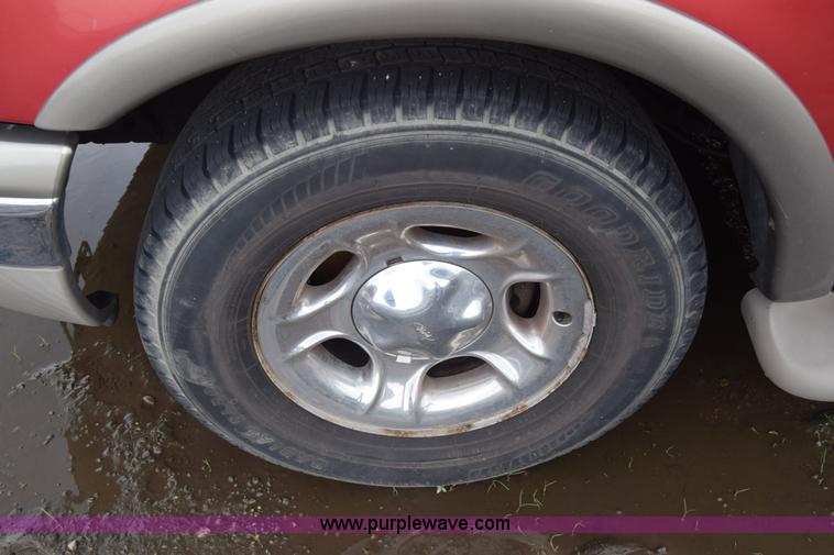 image for item K7350 2000 Ford Expedition SUV