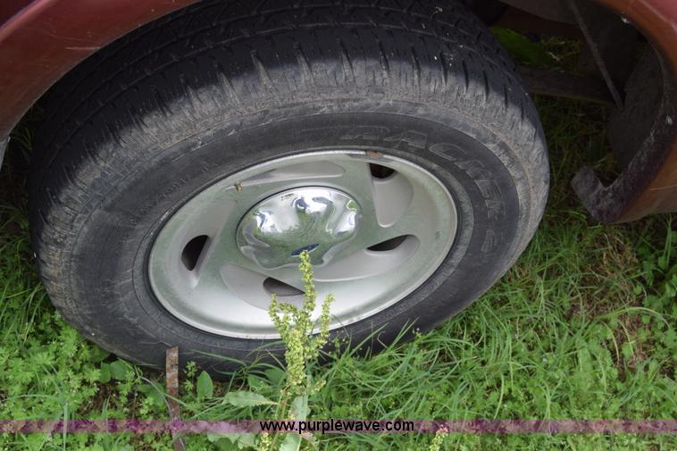 image for item K7358 1998 Ford F150 pickup truck