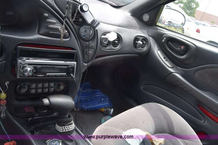 image for item K7360 2002 Pontiac Bonneville