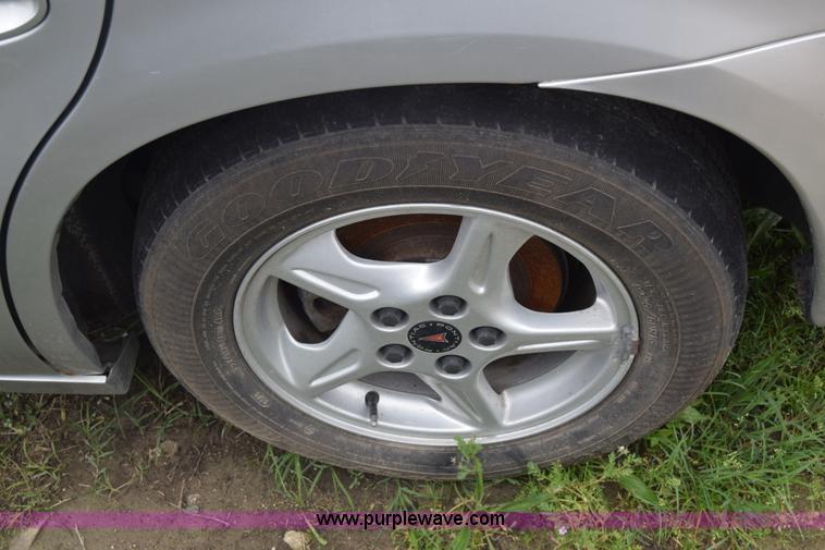 image for item K7360 2002 Pontiac Bonneville