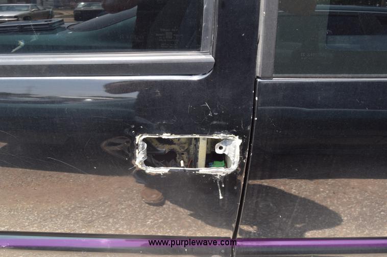 image for item K7389 2000 Chevrolet S10 pickup truck