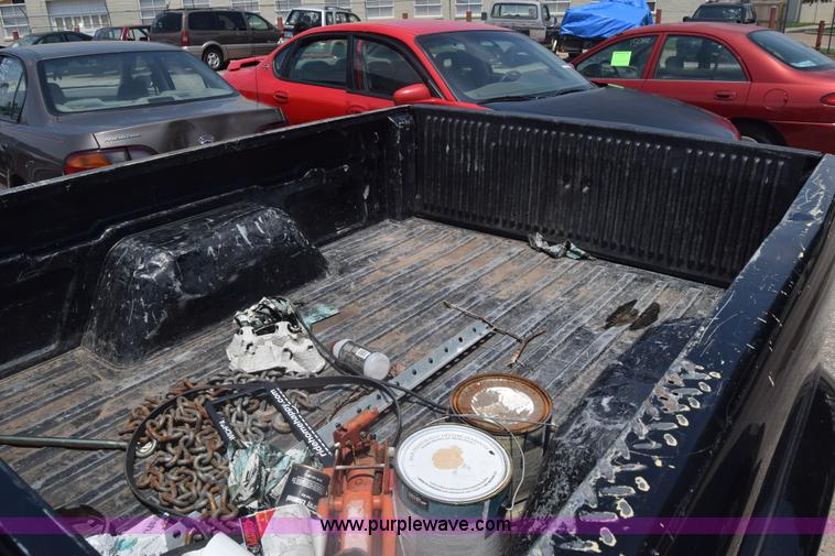 image for item K7389 2000 Chevrolet S10 pickup truck