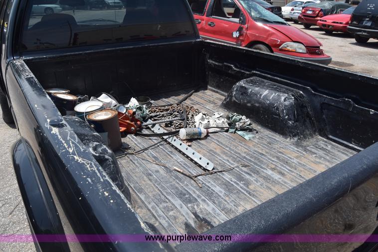 image for item K7389 2000 Chevrolet S10 pickup truck