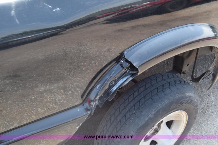 image for item K7389 2000 Chevrolet S10 pickup truck