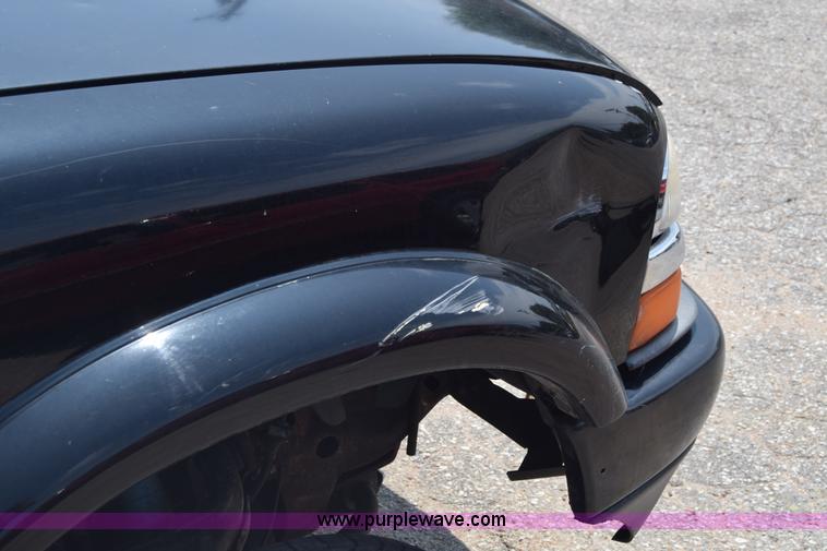 image for item K7389 2000 Chevrolet S10 pickup truck