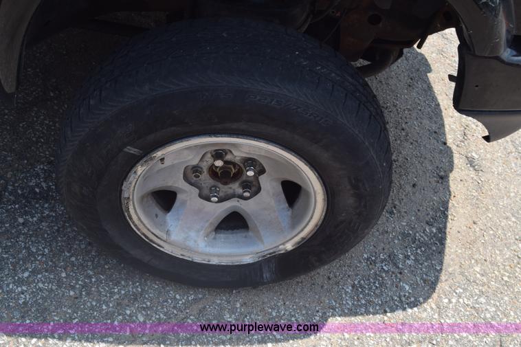 image for item K7389 2000 Chevrolet S10 pickup truck